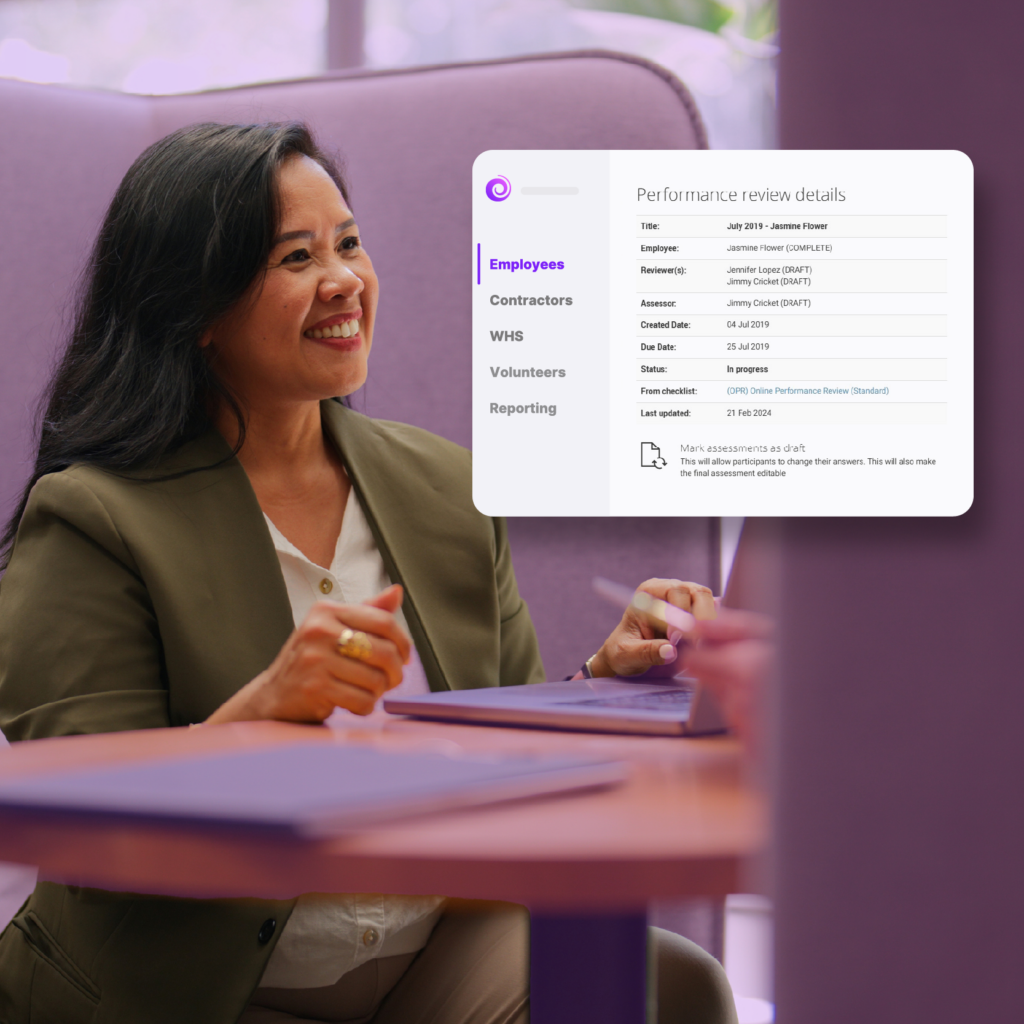 Manager using employee performance management software